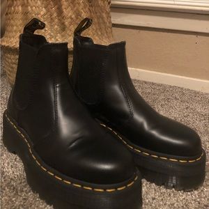 Dr. Martens 2976 QUAD SMOOTH LEATHER PLATFORM CHELSEA BOOTS UNISEX